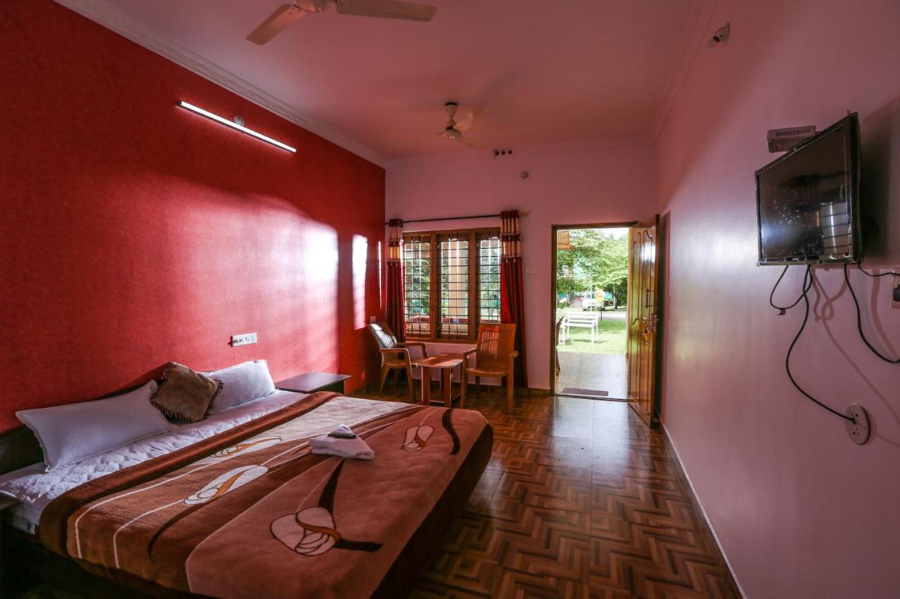 The Midway Jungle Resort 마시나구디 외부 사진