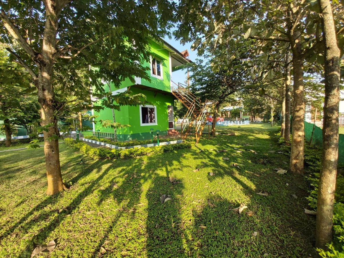 The Midway Jungle Resort 마시나구디 외부 사진
