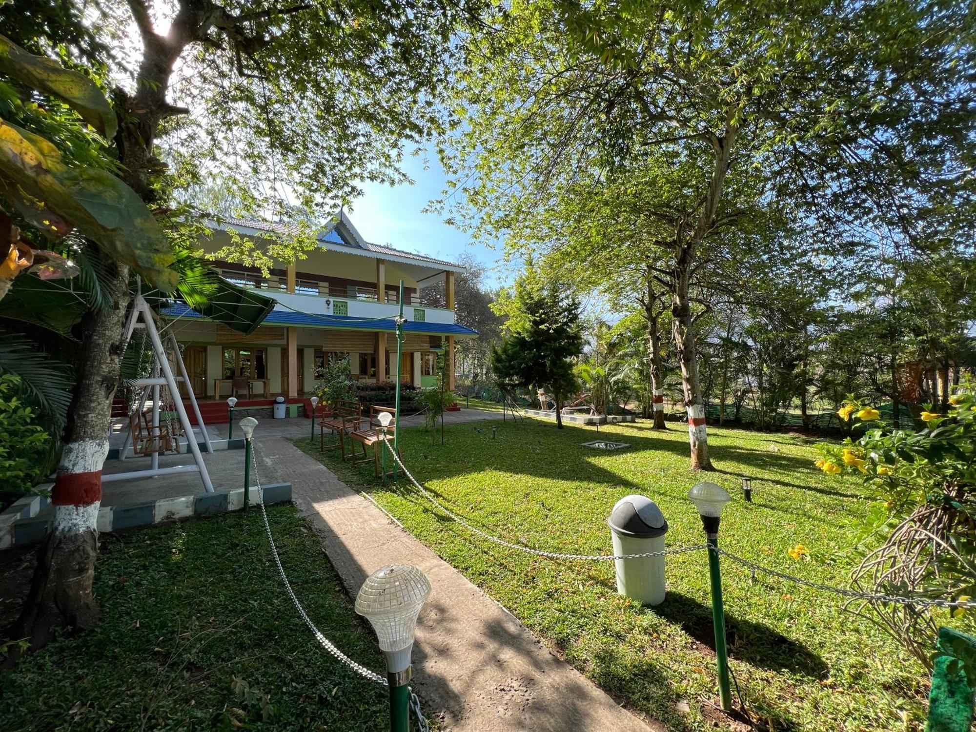 The Midway Jungle Resort 마시나구디 외부 사진