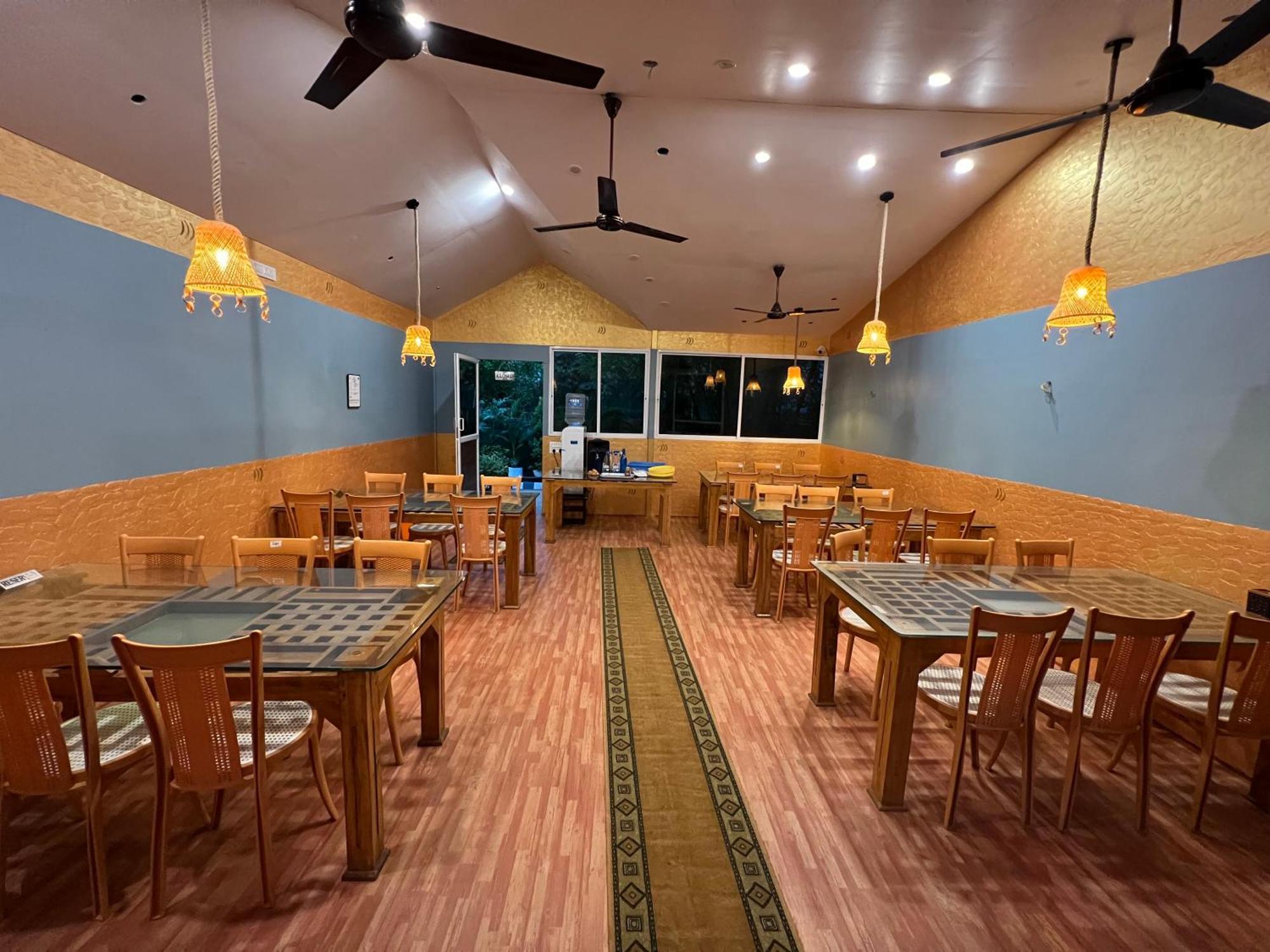 The Midway Jungle Resort 마시나구디 외부 사진