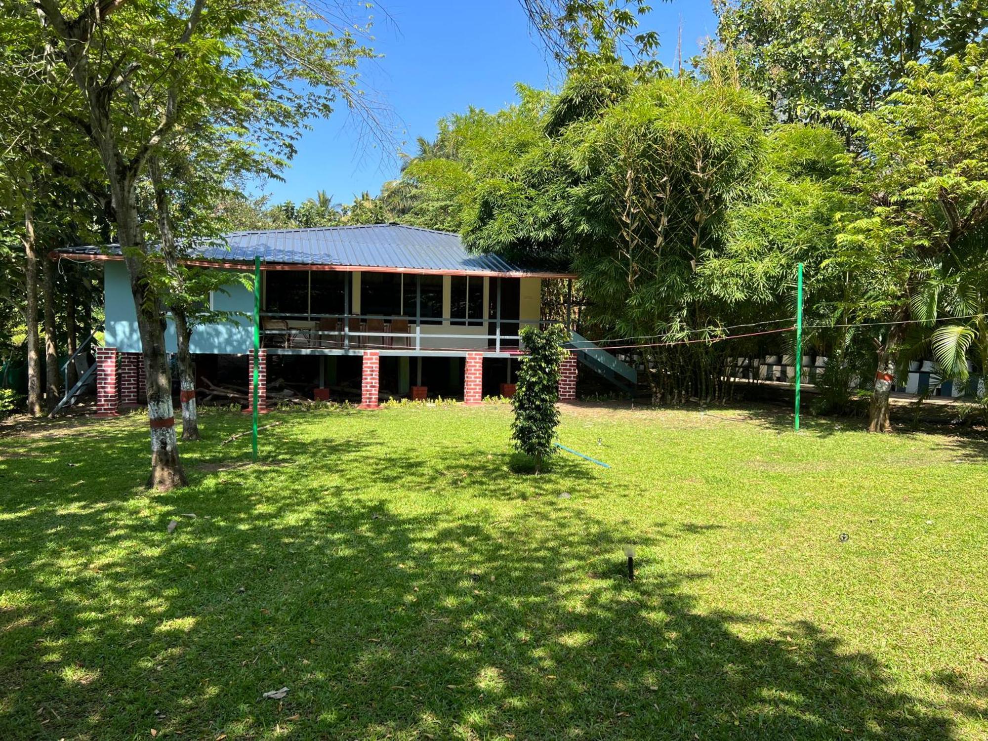 The Midway Jungle Resort 마시나구디 외부 사진