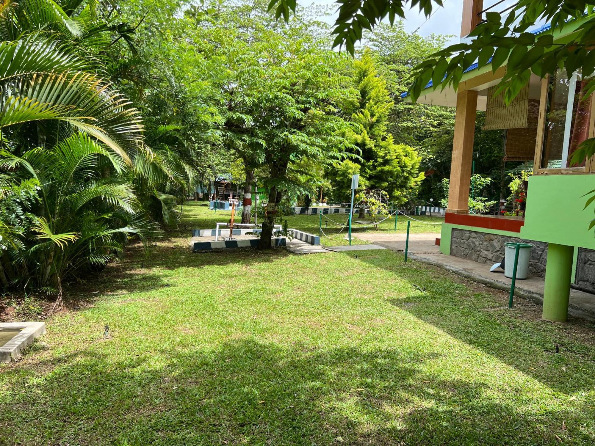The Midway Jungle Resort 마시나구디 외부 사진