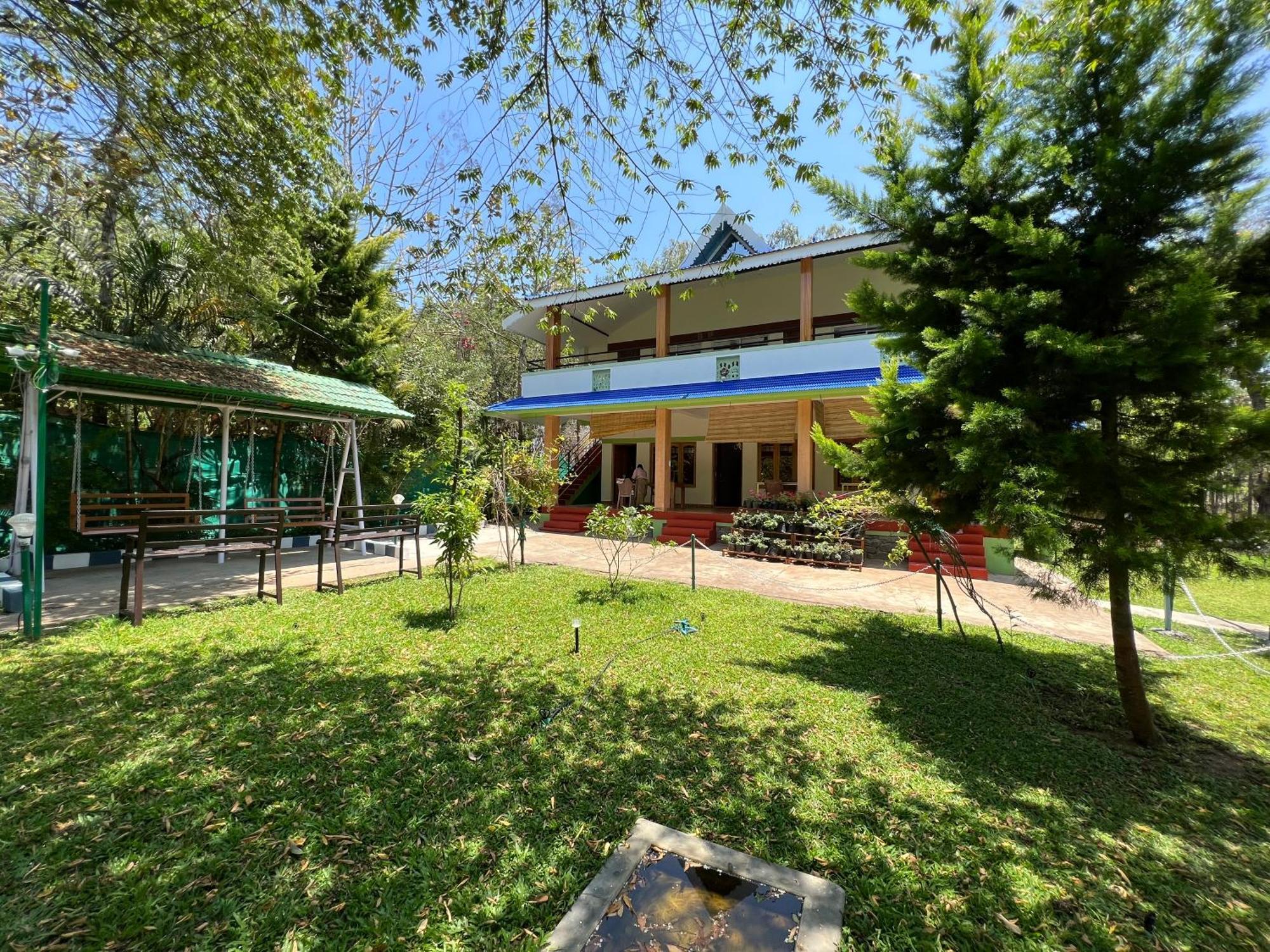 The Midway Jungle Resort 마시나구디 외부 사진